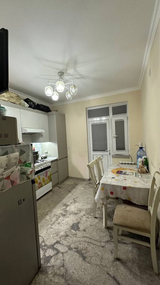 Срочно продается квартира. Янгихает.