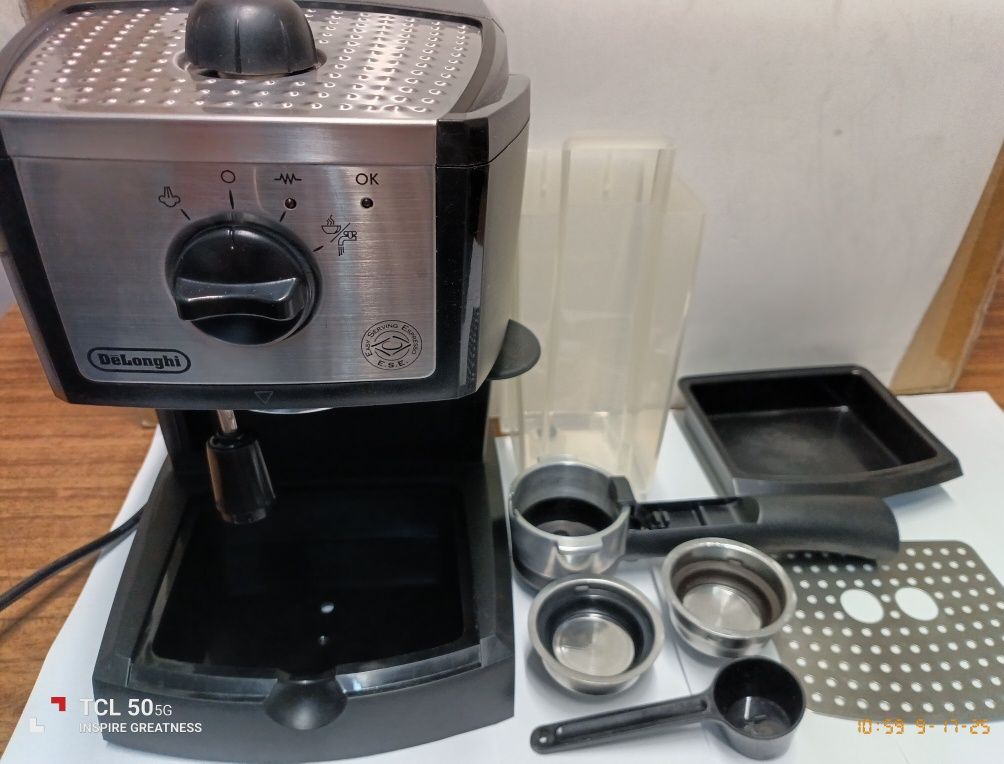 Кафемашина DeLonghi.