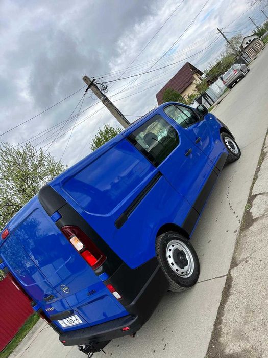 Vand opel vivaro cu 6 locuri si duba an 2015 euro 5maxim de lung