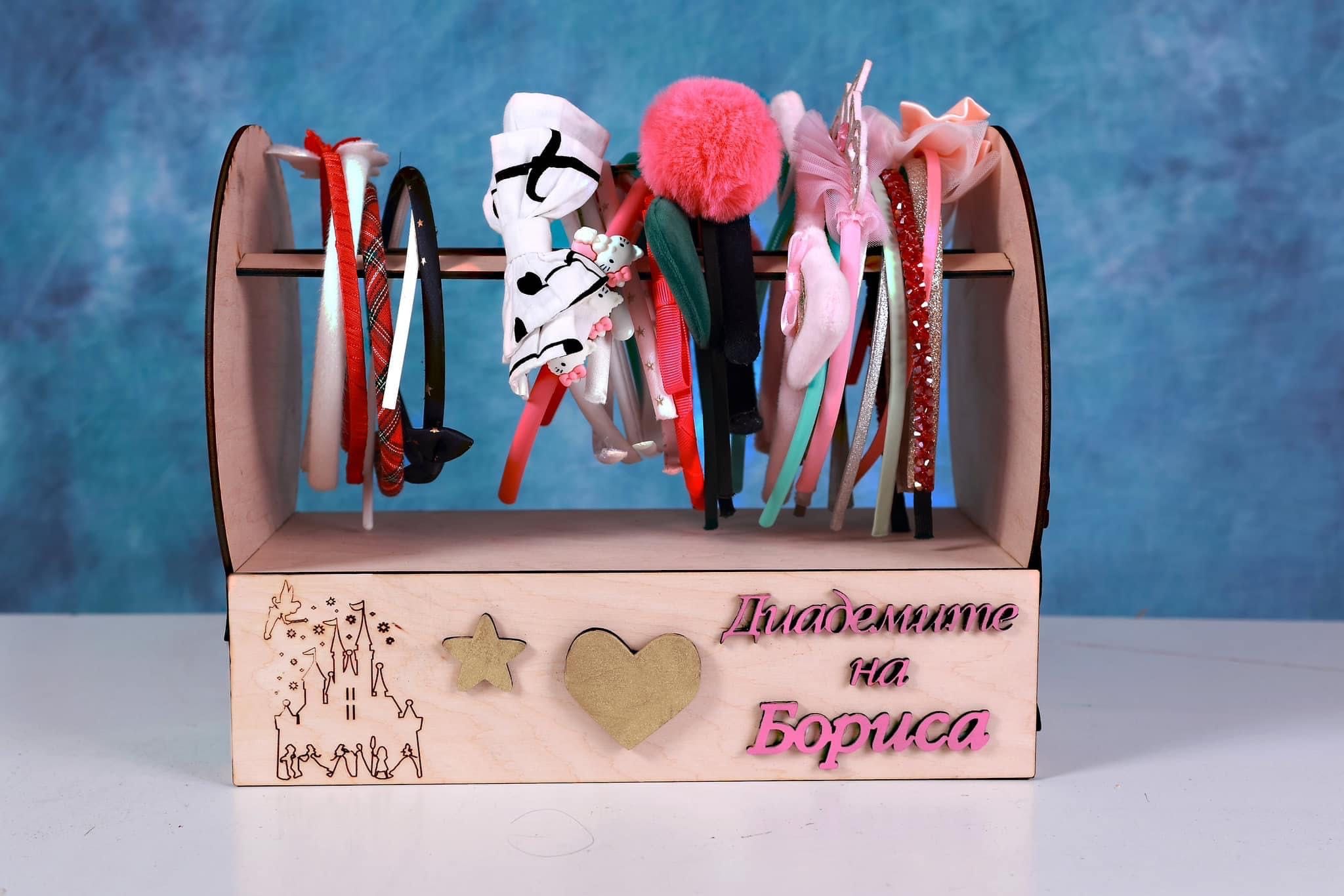 Поставка за диадеми и аксесоари .