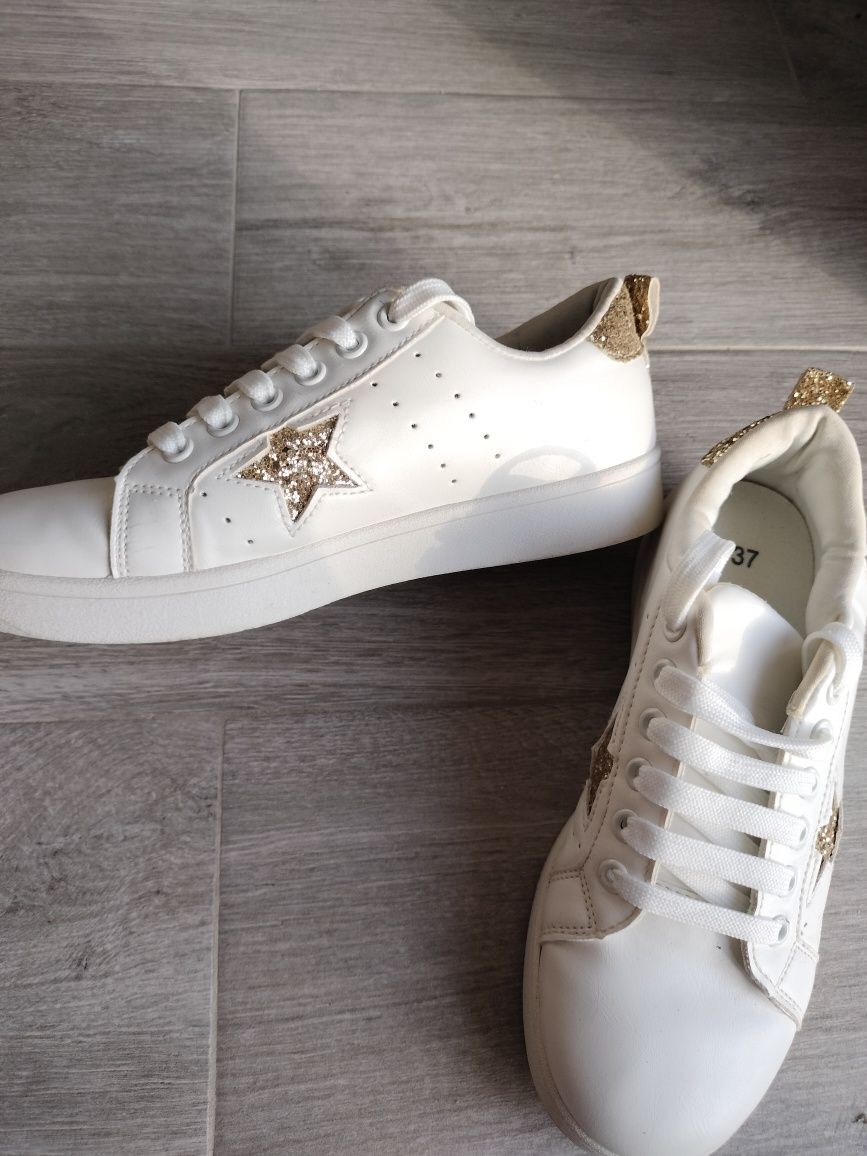 Adidași albi fete