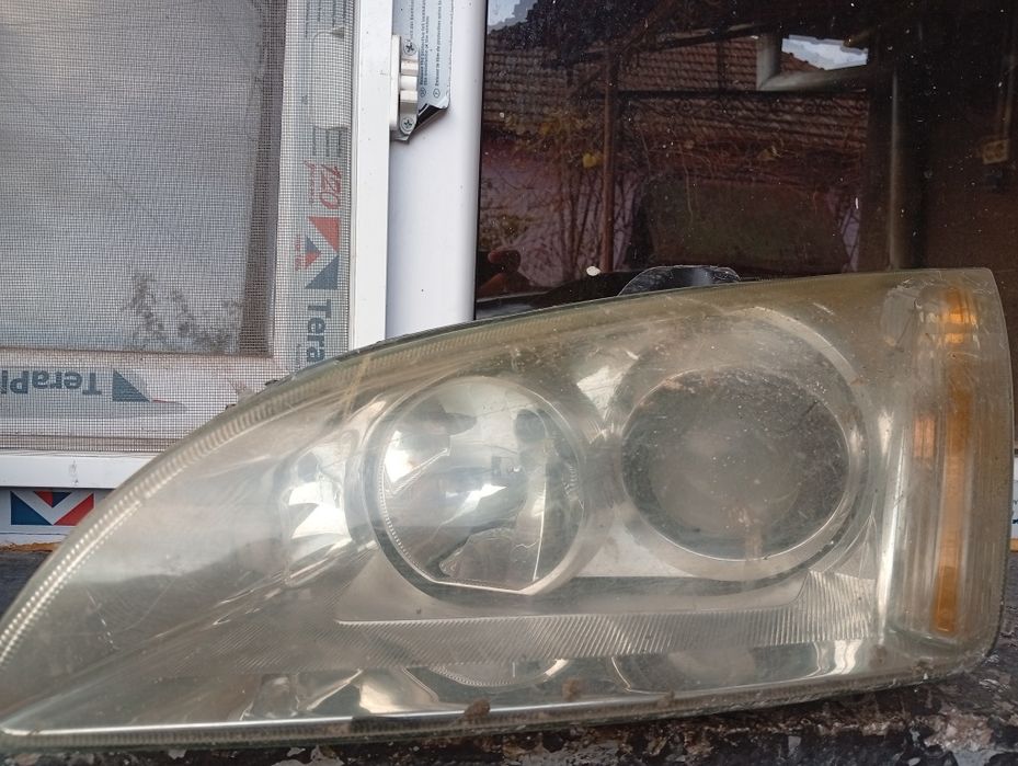 Faruri cu lupa Ford focus MK2
