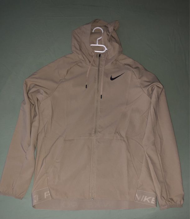 Чисто нови дрехи на Nike