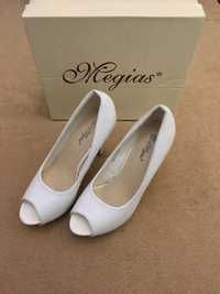 Дамски бели обувки 38