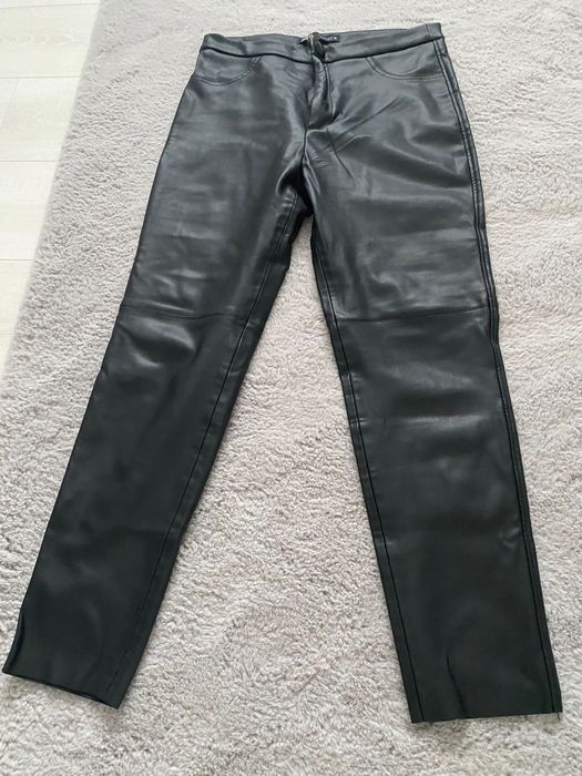 pantaloni imitatie piele Zara