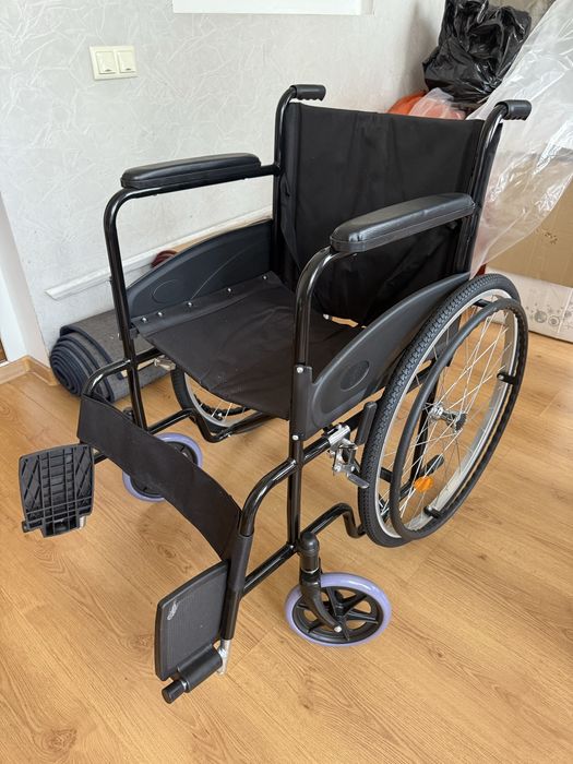 Инвалидное кресло-коляска в идеальном состоянии
