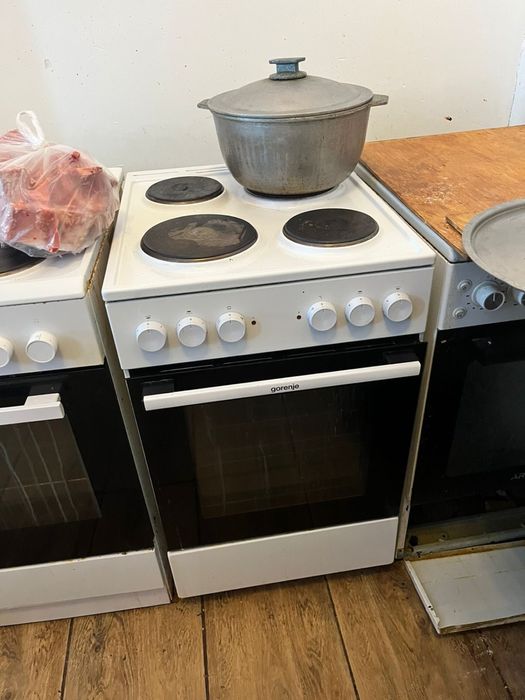 Кухонные плиты марки Hansa и Gorenje.