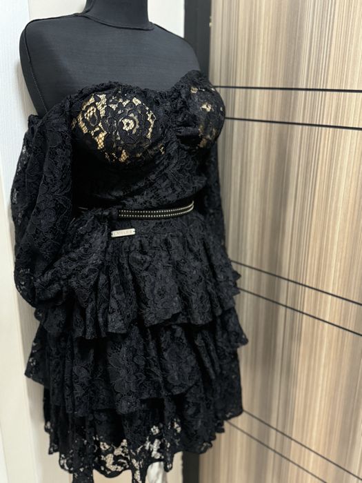 Дантелена рокля в черно