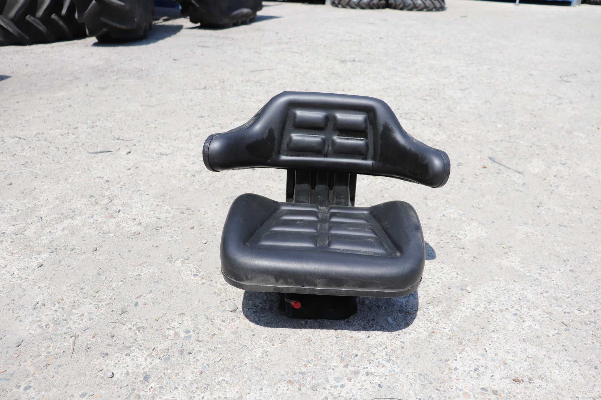 Scaun tractor negru reglaj triplu cu amortizor UTB U445 si U650