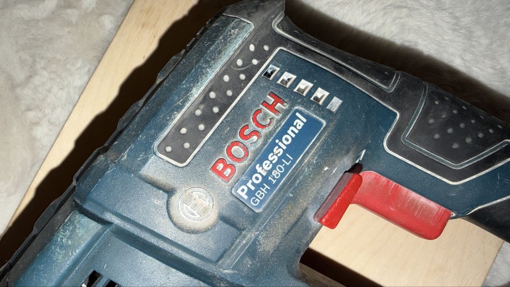 Акумулаторен перфоратор BOSCH