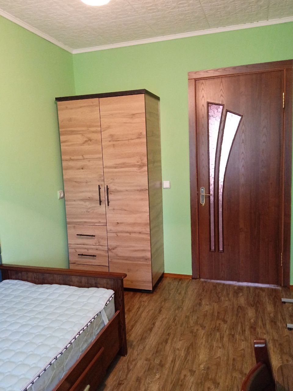 Сдам 1 комнату в трех комнатной квартире.