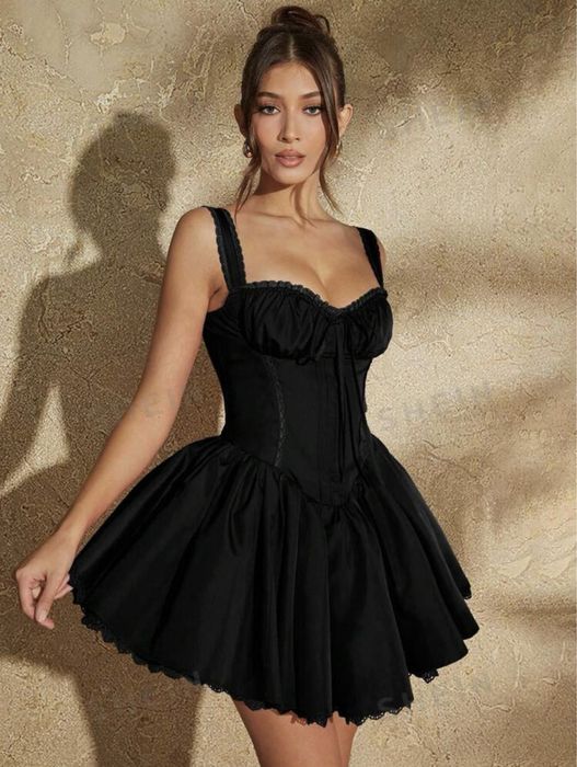 Стилна черна рокля