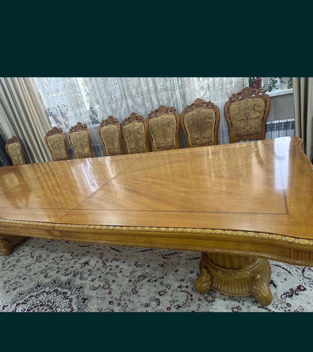 Стол со стульями