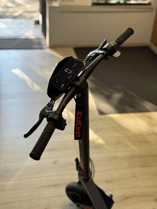 Amanet F28: Trotineta electrica KuKirin G2