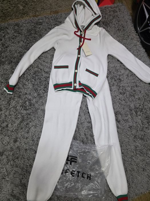 Уникален сет чисто нов G.u.c.c.i С размер