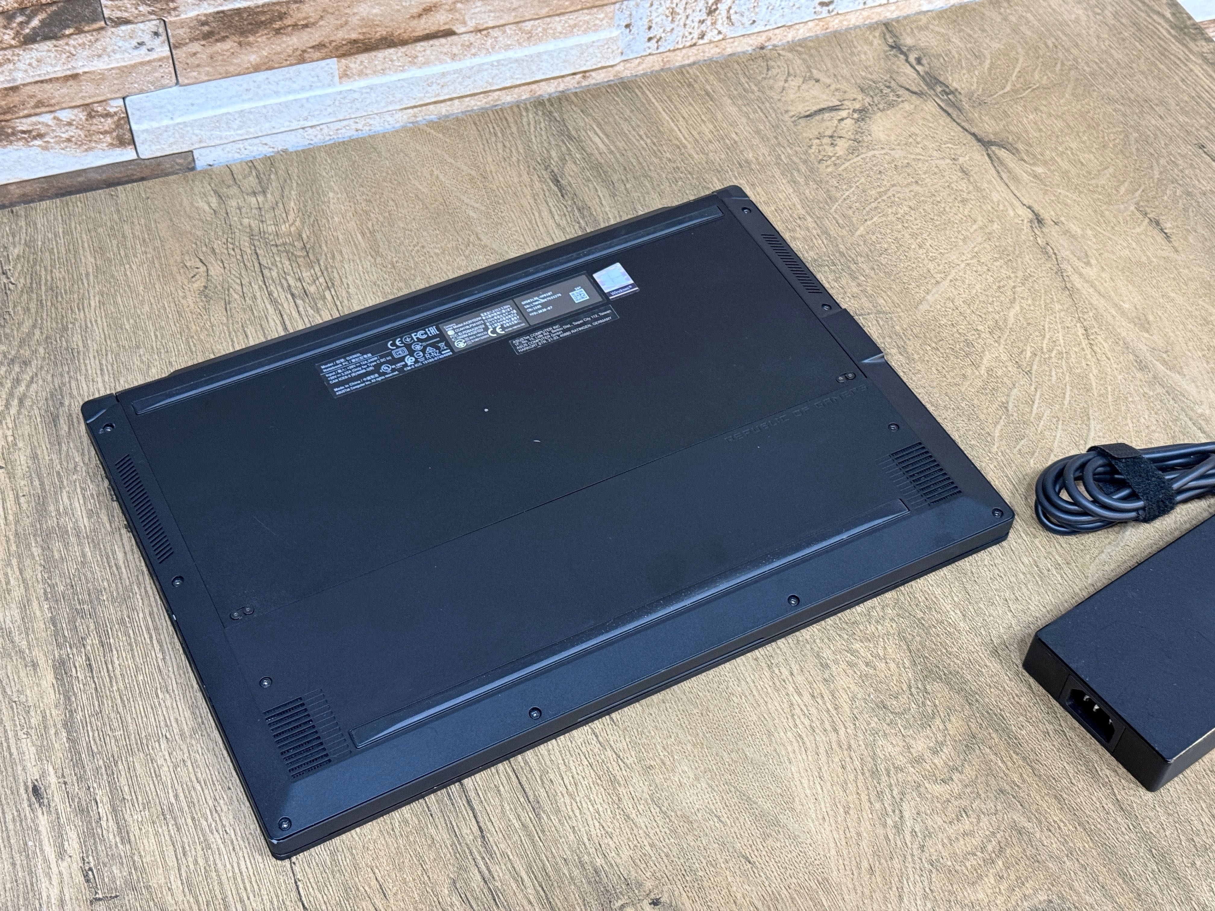 Asus Rog Zephyrus S15 RTX2080 Super 8GB Core i7 10875H/32GB/1TB/300HZ