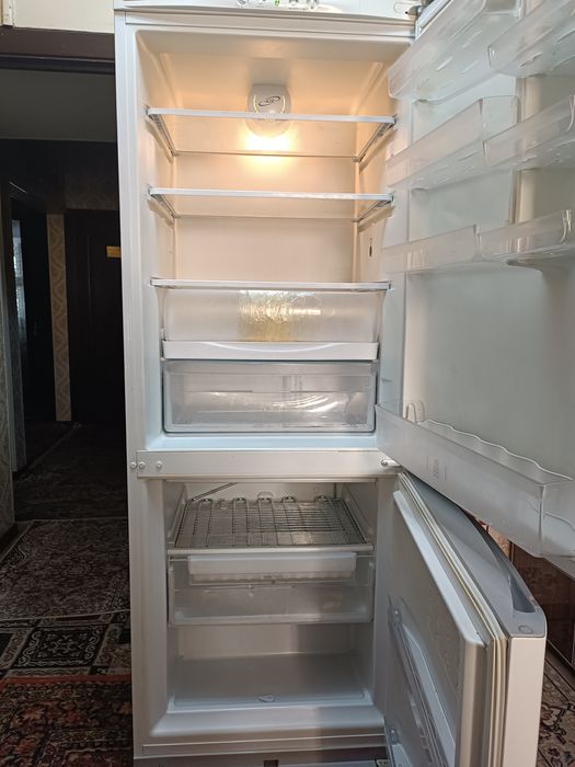 Холодильник Hotpoint ariston