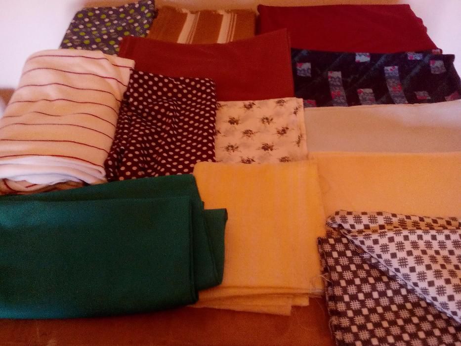 Продавам парчета платове