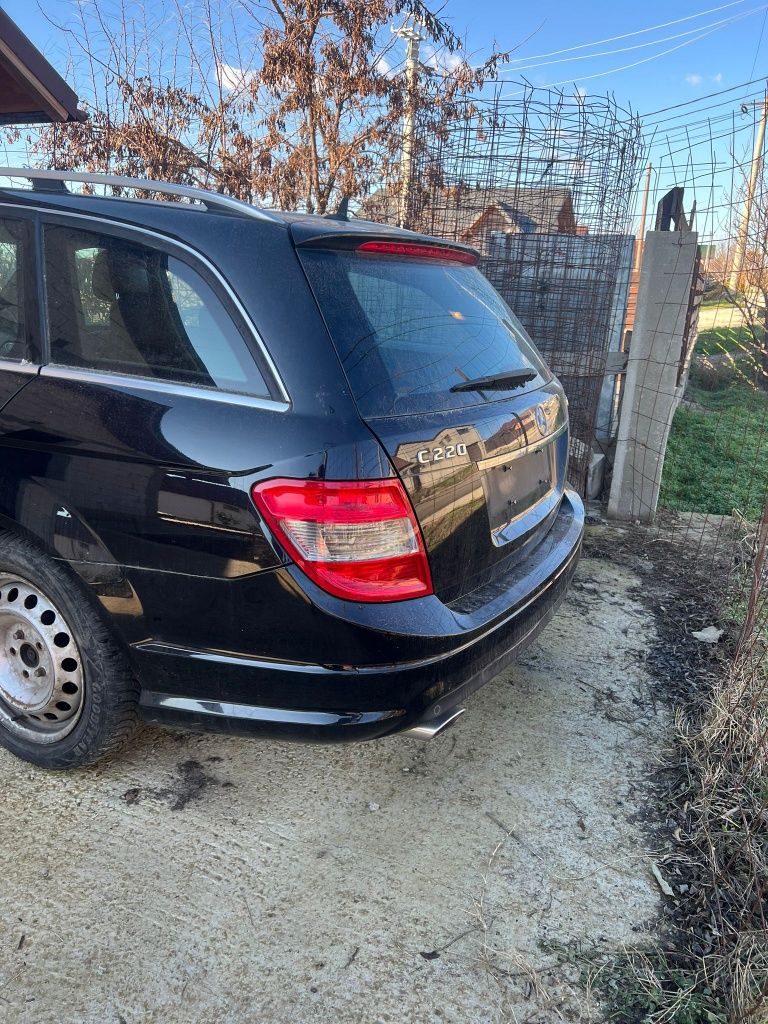 Vand Mercedes C 220 / W 204 pentru piese an 2011