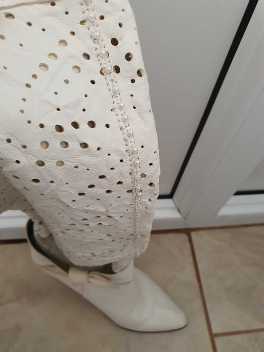 Cizme piele naturală perforata cu mărgeluțe