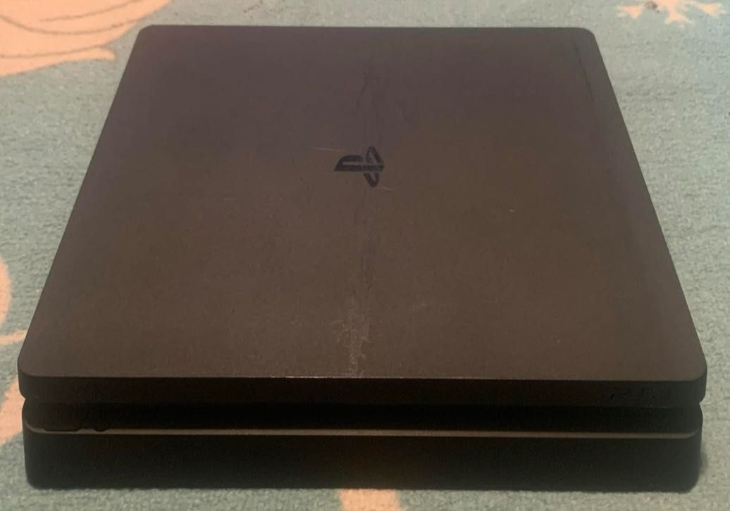 Playstation 4 slim 500 gb + 2 джойстика + зарядна станция + игри