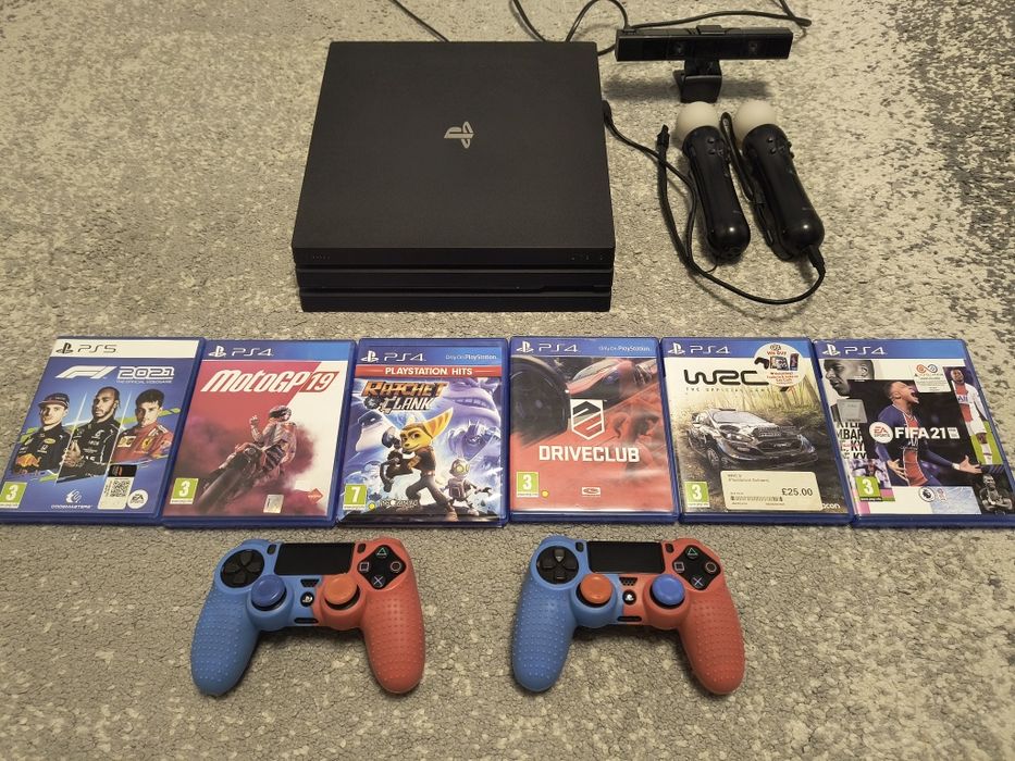 PlayStation 4 PRO + camera move + 2 controlere + jocuri - impecabil