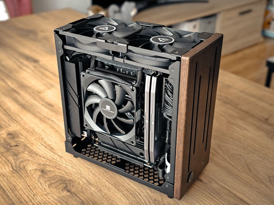 Уникален SFF Геймърски компютър | Ryzen 7500F, RTX 4060, 32GB DDR