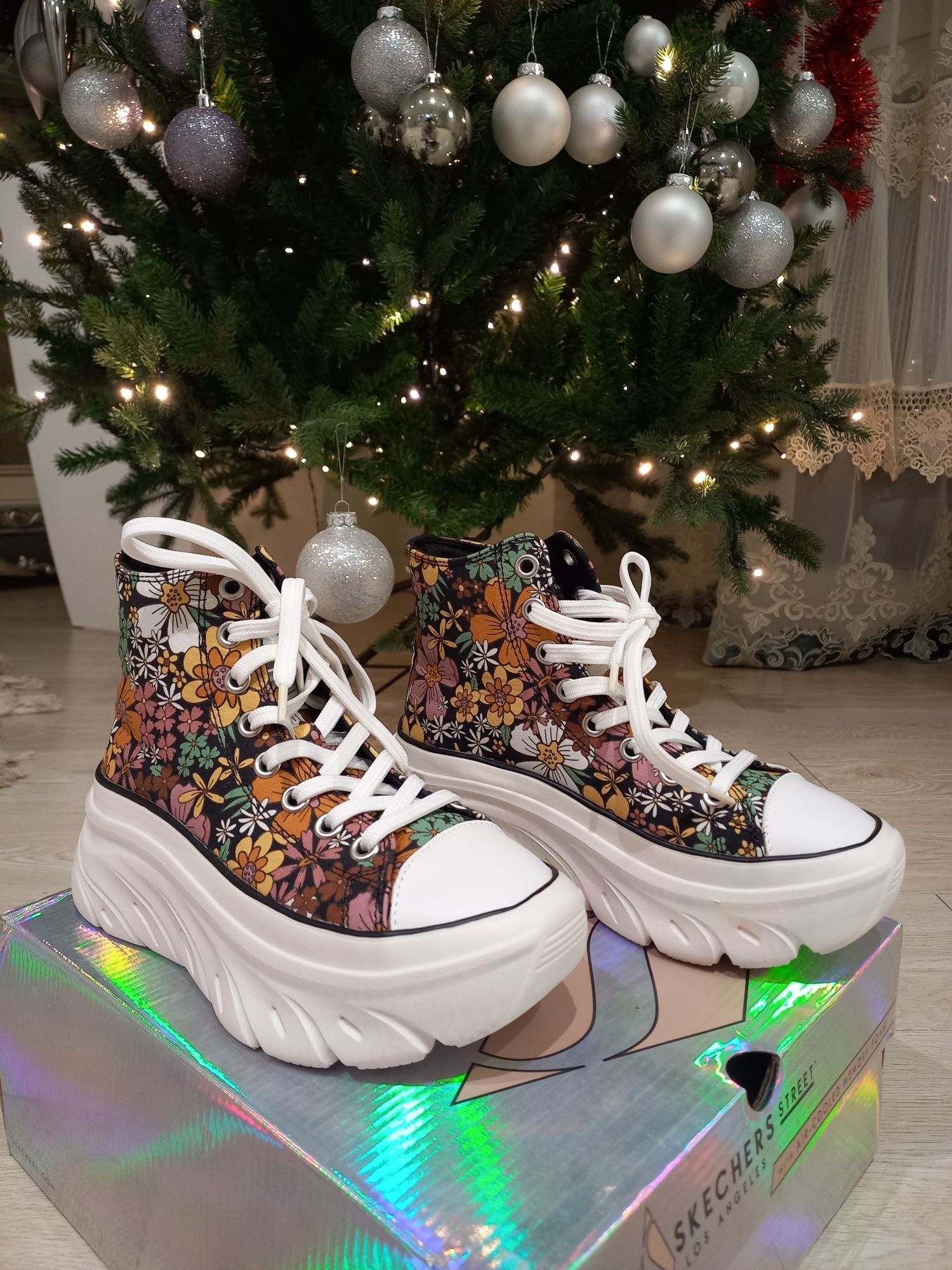 Skechers Womens Funky Street flower Lane 10
