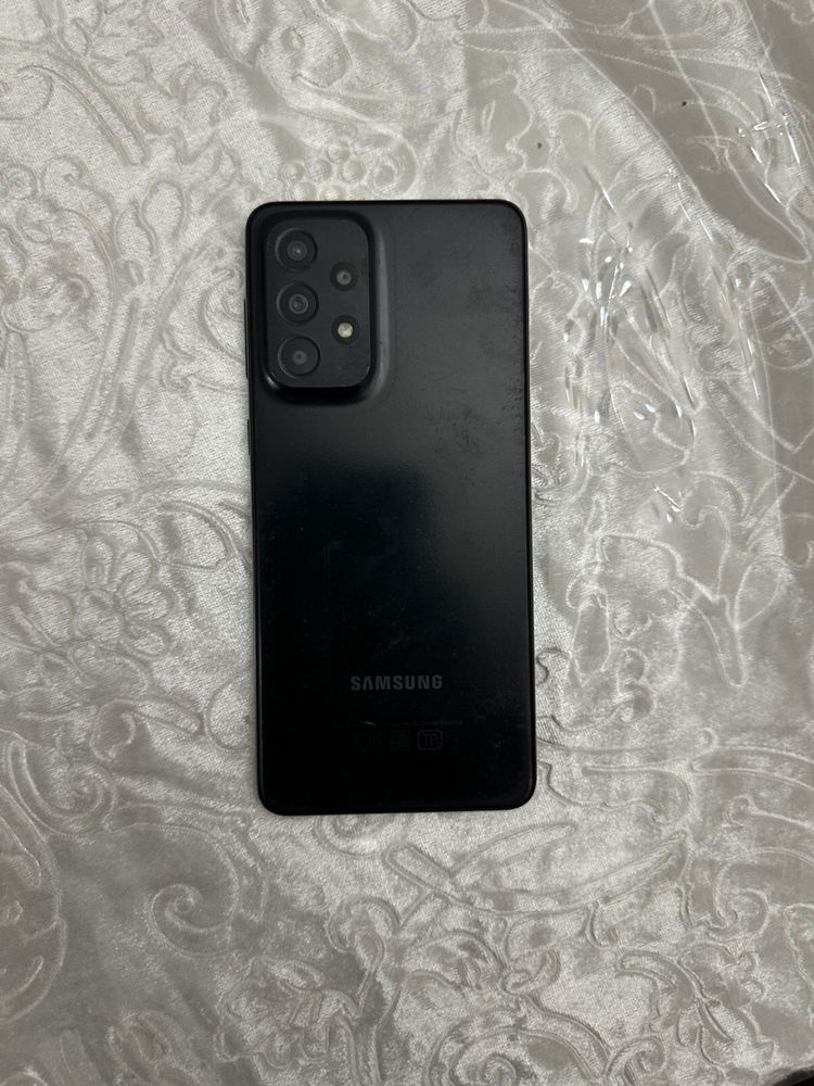 Samsung A33.