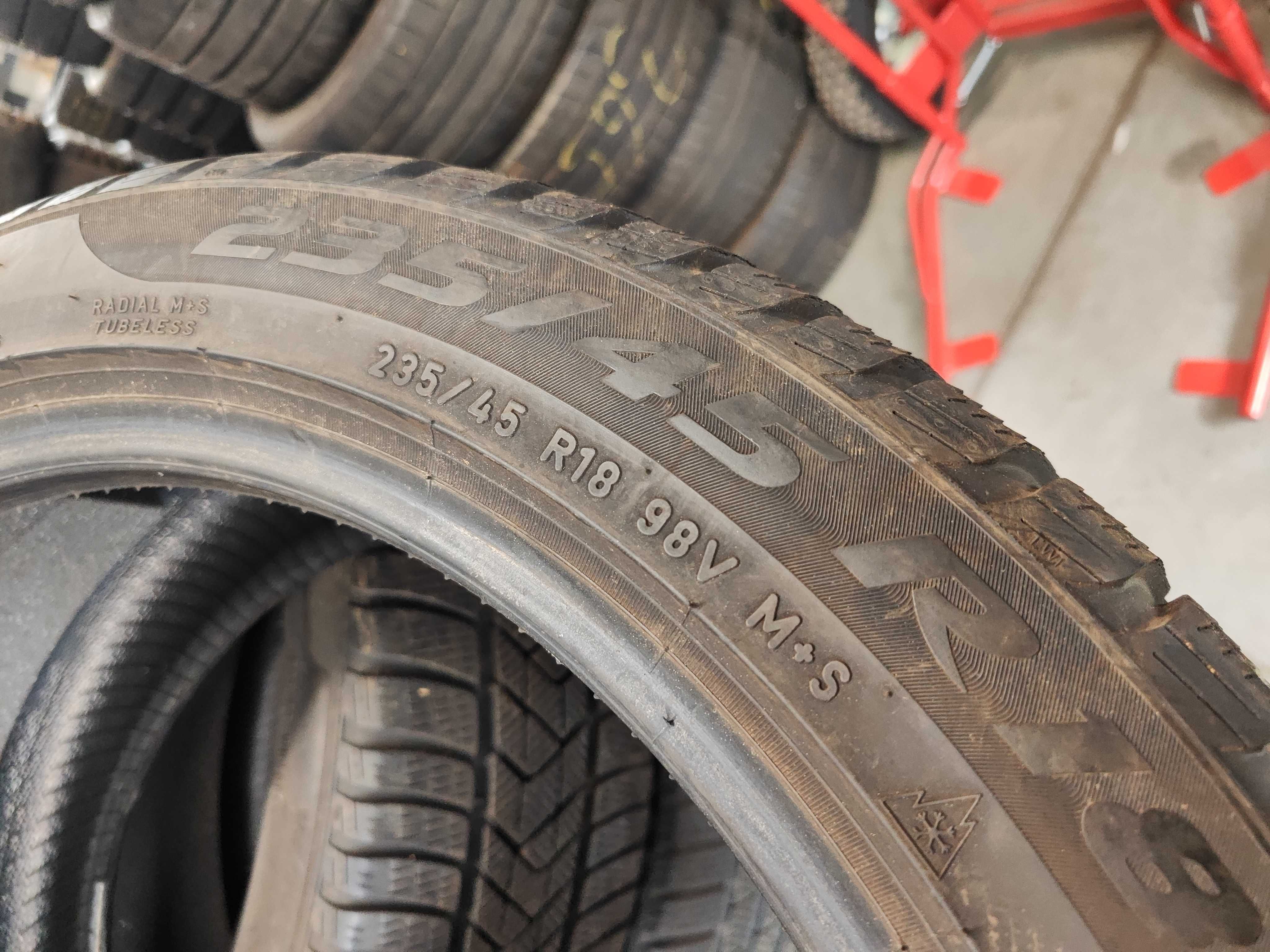 2бр. зимни гуми 235/45/18 Pirelli