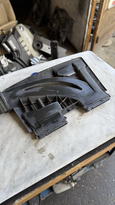 Въздуховод за БМВ 3 Серия Е90 Е91