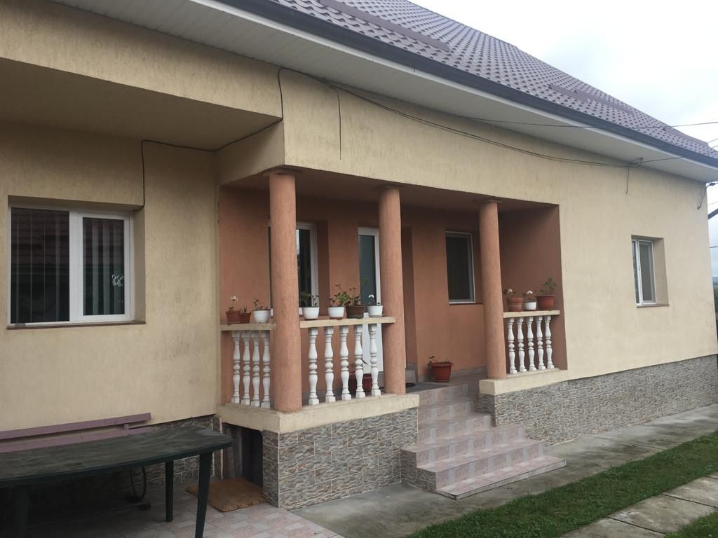Vând casa în comuna Cuzdrioara