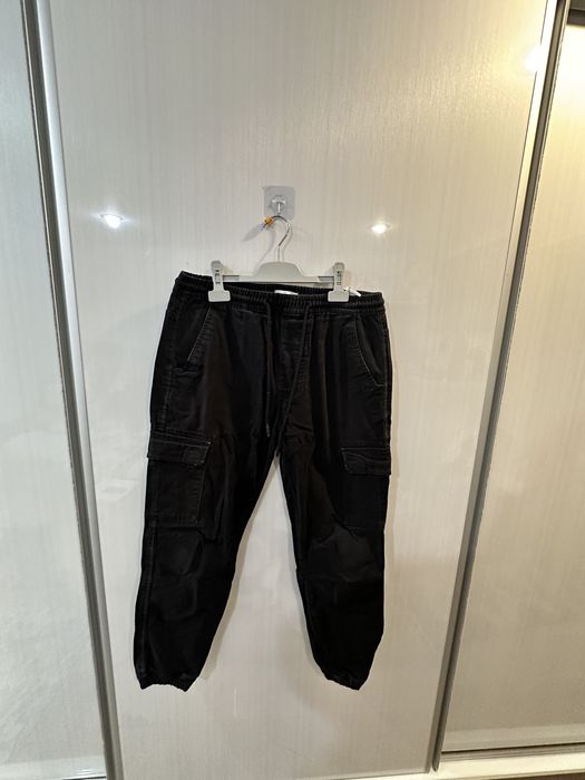 Pantaloni cargo bărbați PULL&BEAR