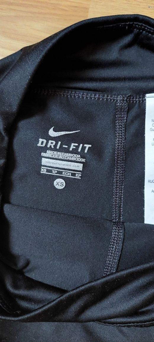 Тенис пола Nike размер XS