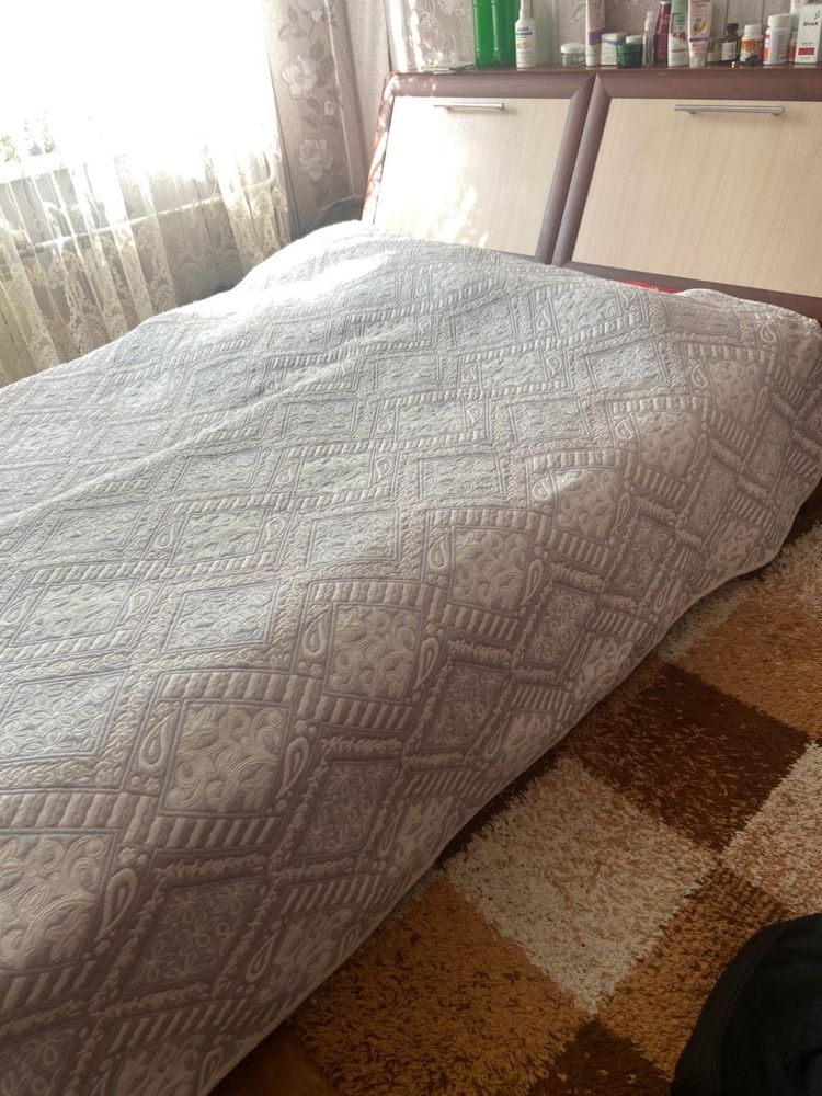Двухспальная кровать в идеальном состоянии со шкафами