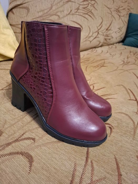 Дамски боти с ток