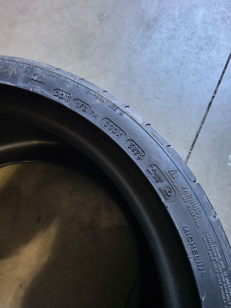 305/30/19//235/35/19 MICHELIN