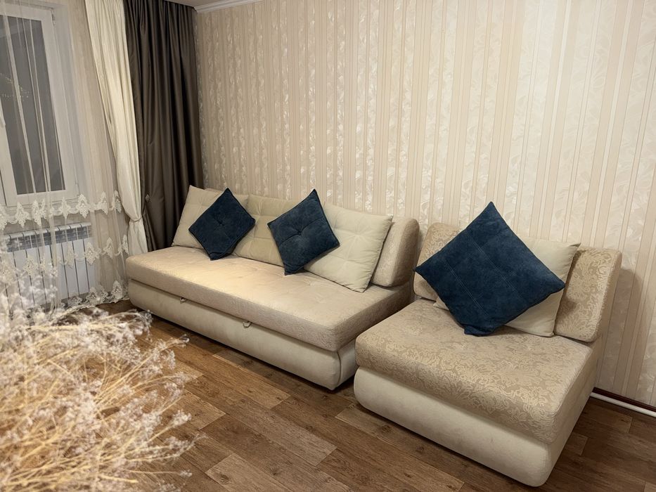 Диван с креслом