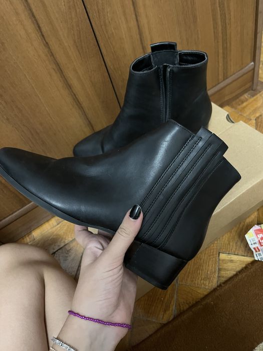 Botine scurte negre marimea 40