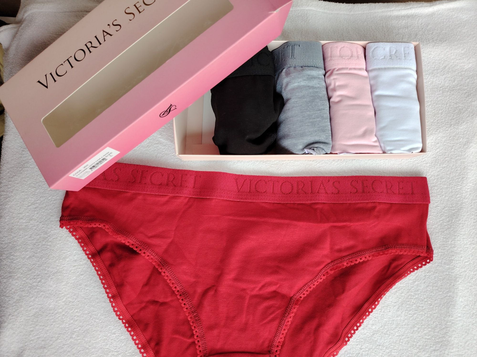 Бикини на Victoria's secret,ароматизирани чорапи