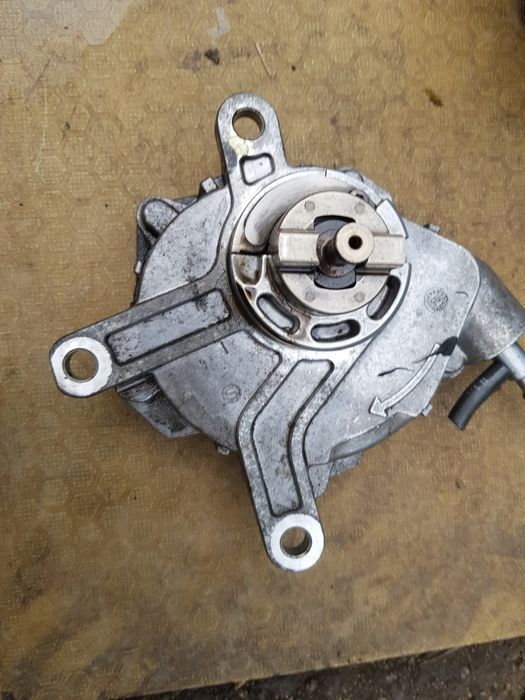 Pompă vacuum toyota corolla verso, avensis,.motor 2,2 D-4D