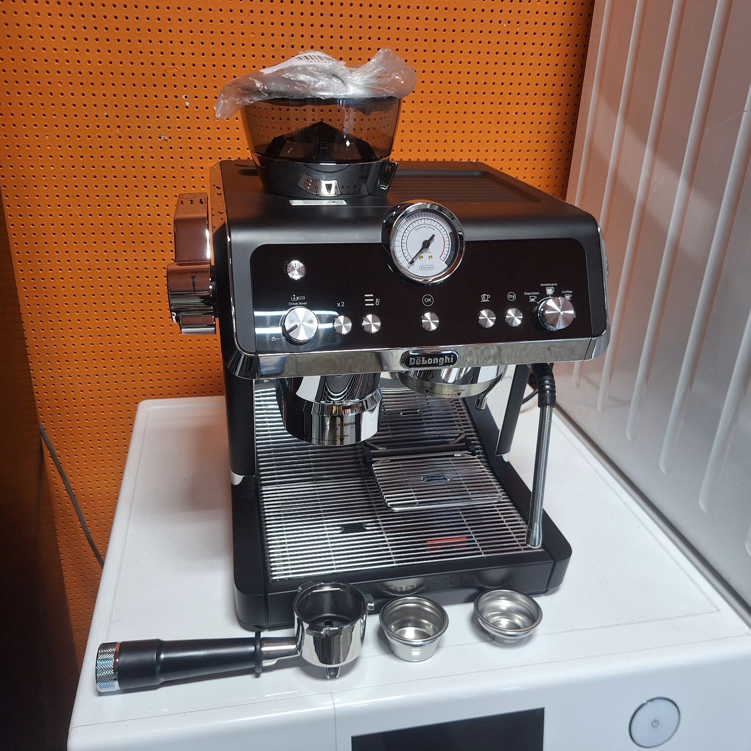 Еспресо кафе машина Delonghi La Specialista- нова мострена Бройка