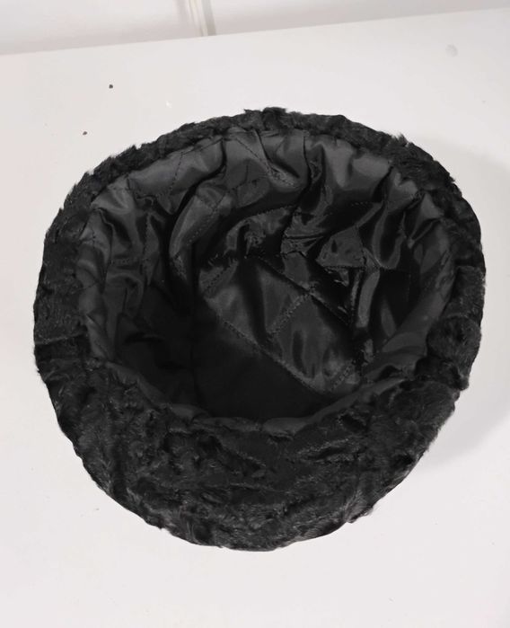 Vând căciulă astrahan bărbați