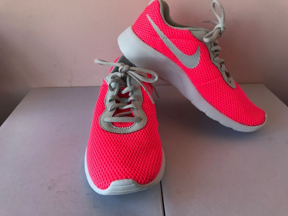 Adidasi alergare,Nike Tanjun,marime 38,5