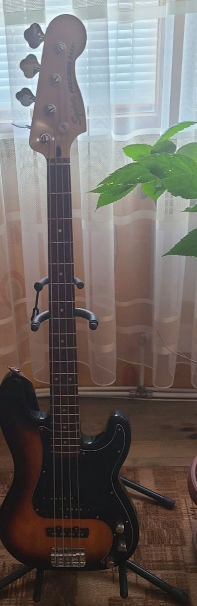 Китара Squier Fender