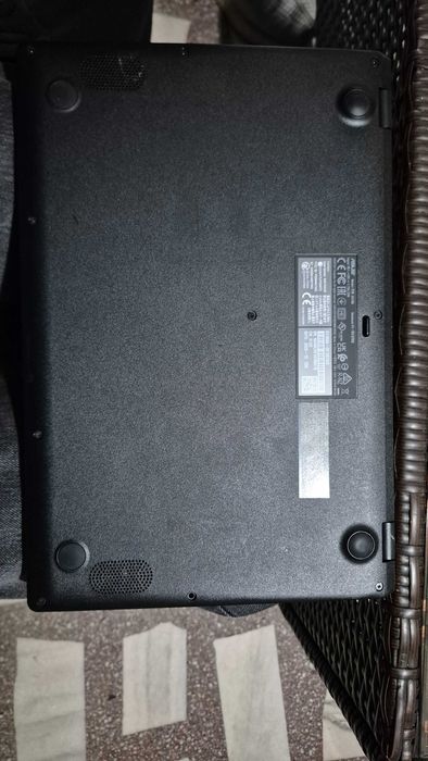 Vand laptop ASUS in stare perfecta de functionare