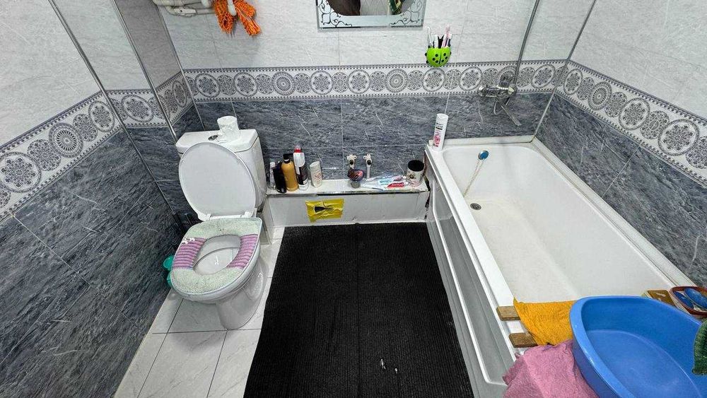 Заканал Хайвонот боғи 1 қаватда 2 хонали квартира сотилади.ID: 1470