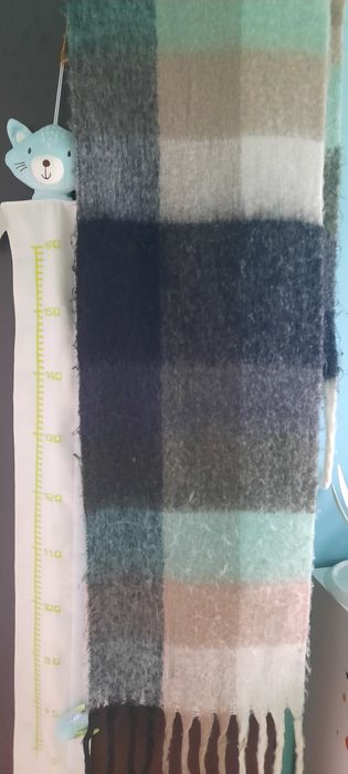 Шал черно,мента и бежаво