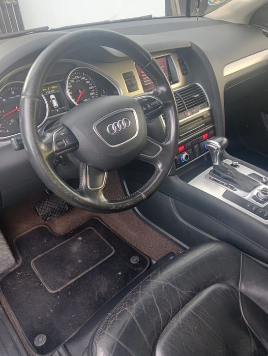 Vând Audi Q7 an 2013