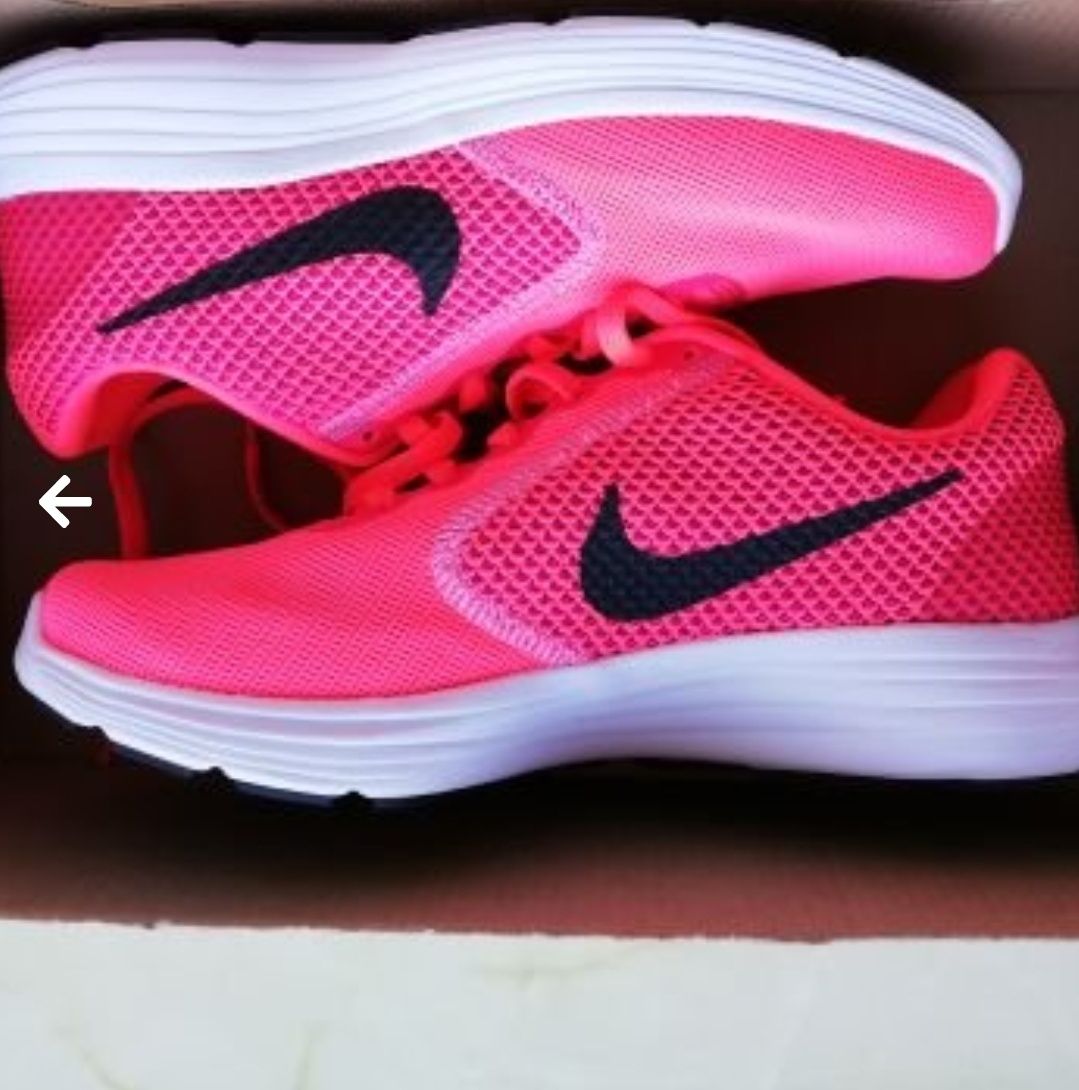 Нови оригинални детски маратонки Nike